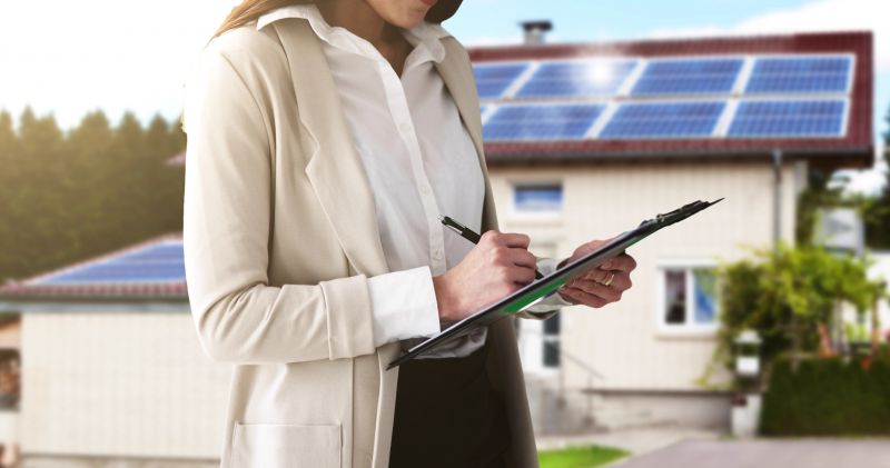 Customer Consultation with Solar Specialists